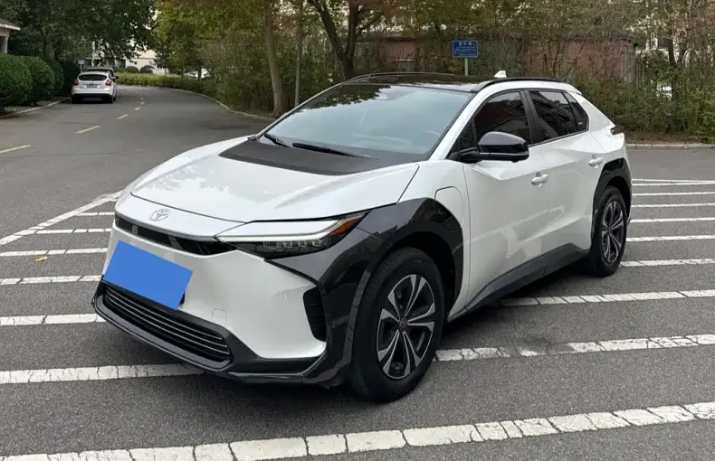 Toyota bZ4X 2023 из Китая