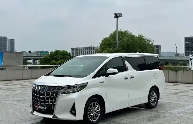 Toyota Alphard 2022 из Китая