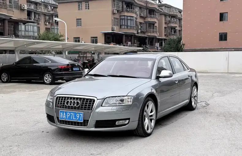 Audi S8 2009 из Китая