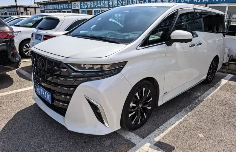 Toyota Alphard 2023 из Китая