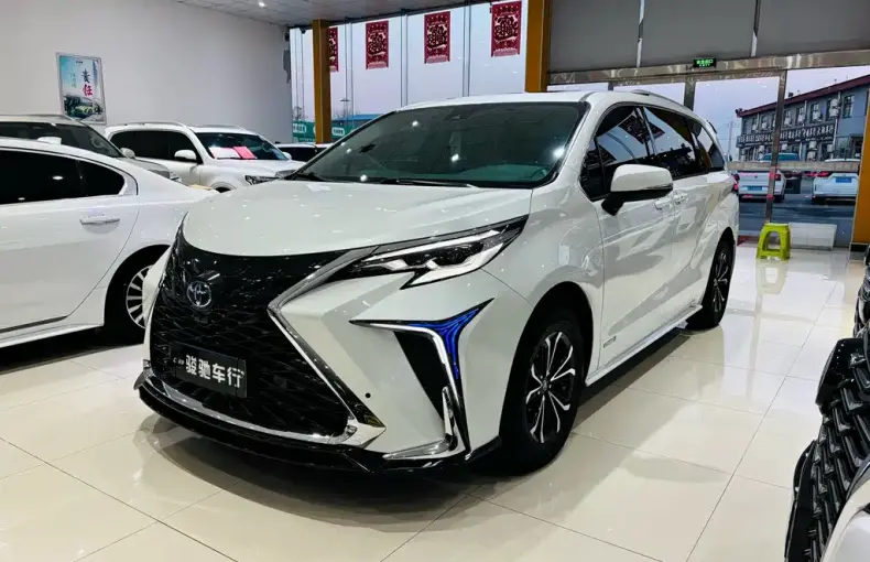 Toyota Sienna 2023 из Китая