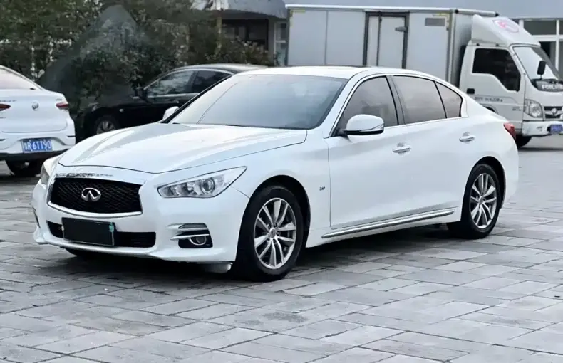 Infiniti Q50L 2016 из Китая