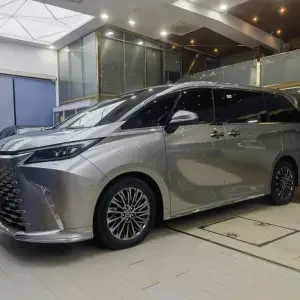 Lexus LM 2024 367 л.с. из Китая