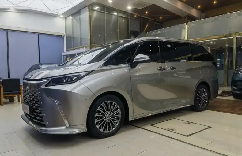 Lexus LM 2024 из Китая