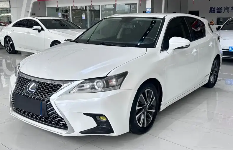 Lexus CT 2018 из Китая