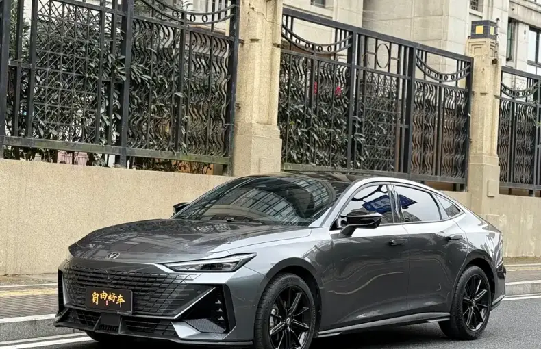 Changan UNI-V 2024 из Китая