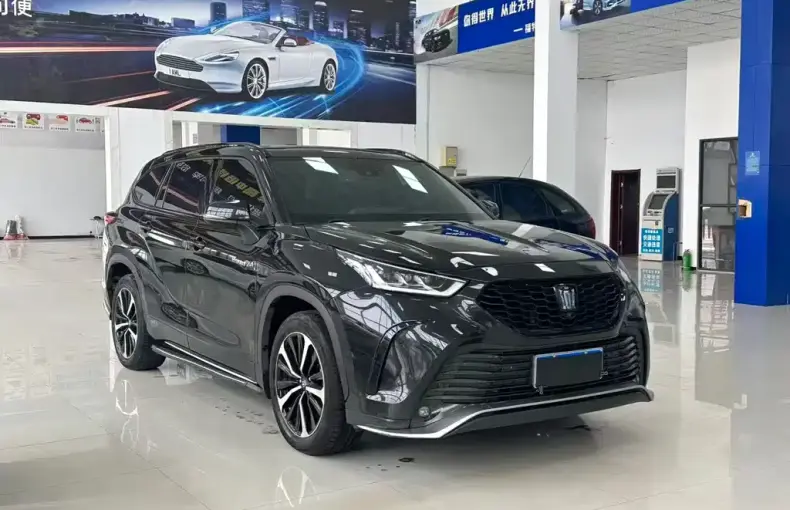 Toyota Crown Kluger 2022 из Китая