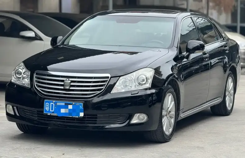 Toyota Crown 2010 из Китая