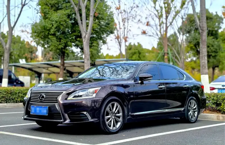 Lexus LS 2015 из Китая