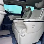 Toyota Alphard 2023 из Китая