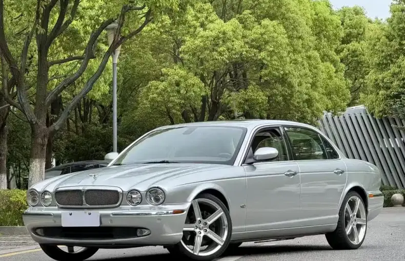 Jaguar XJ 2007 из Китая