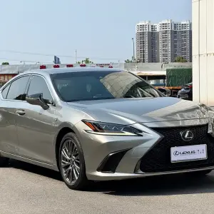 Lexus ES 2018 из Китая