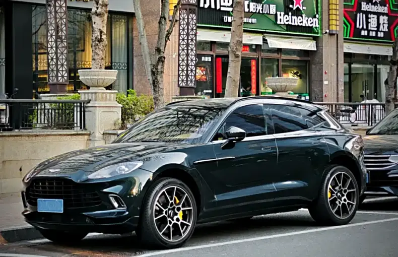 Aston Martin DBX 2021 из Китая