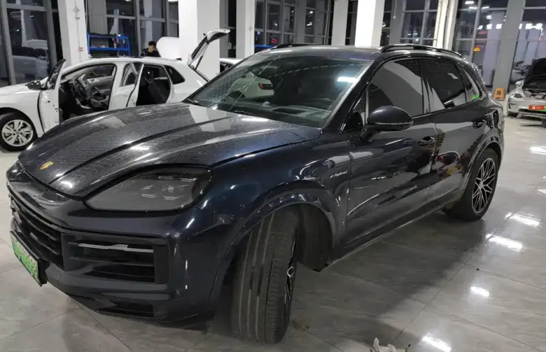Porsche Cayenne Hybrid 2024 из Китая