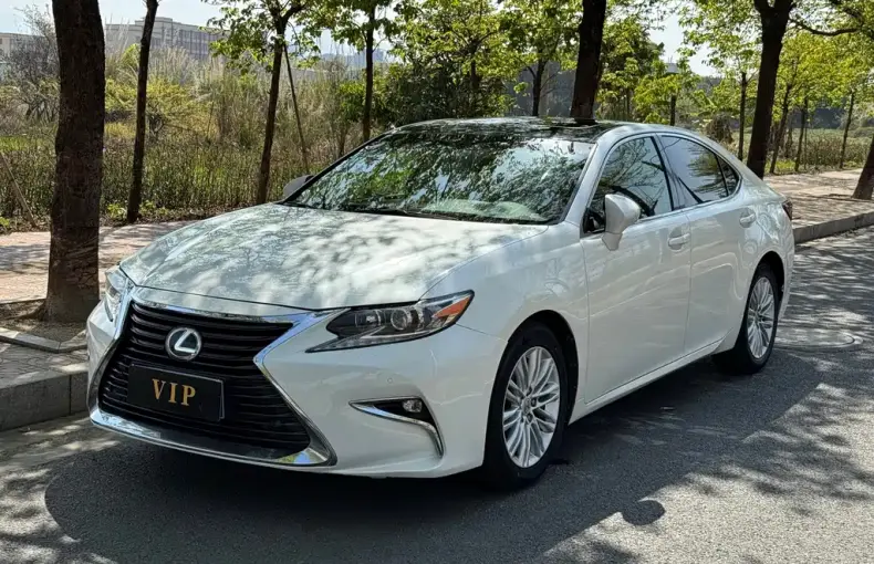 Lexus ES 2017 из Китая