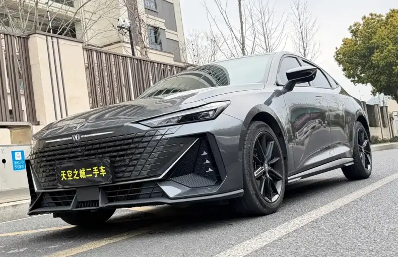 Changan UNI-V 2023 из Китая