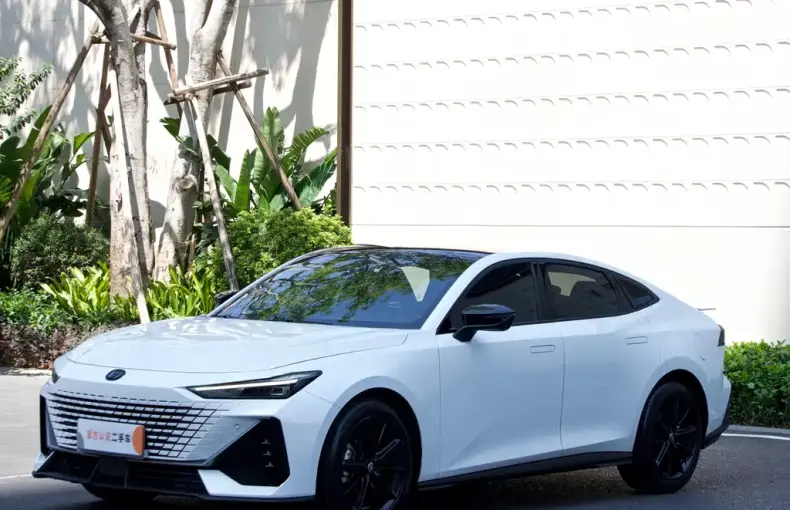 Changan UNI-V 2024 из Китая