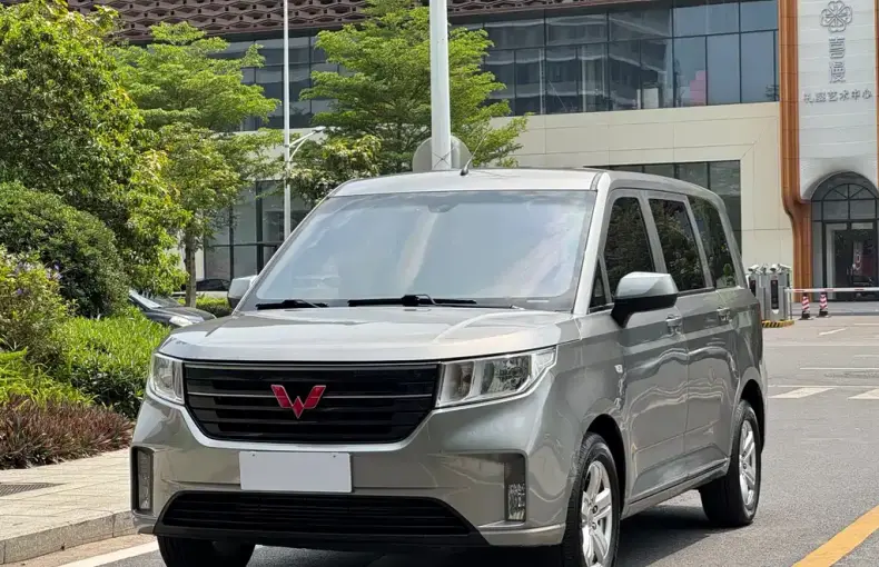 Wuling Hongguang PLUS 2020 из Китая