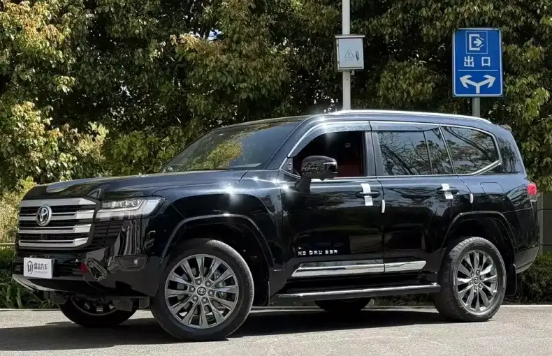 Toyota Land Cruiser 2025 из Китая
