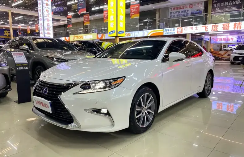 Lexus ES 2017 из Китая