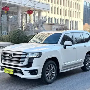 Toyota Land Cruiser 2025 из Китая