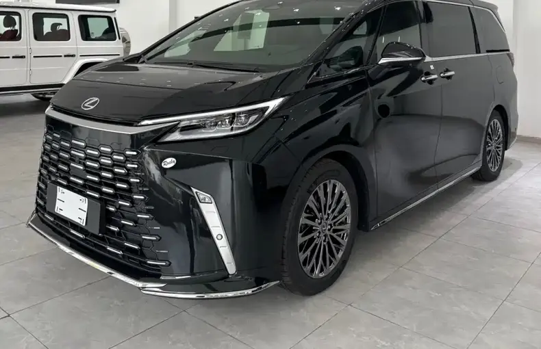 Lexus LM из Китая