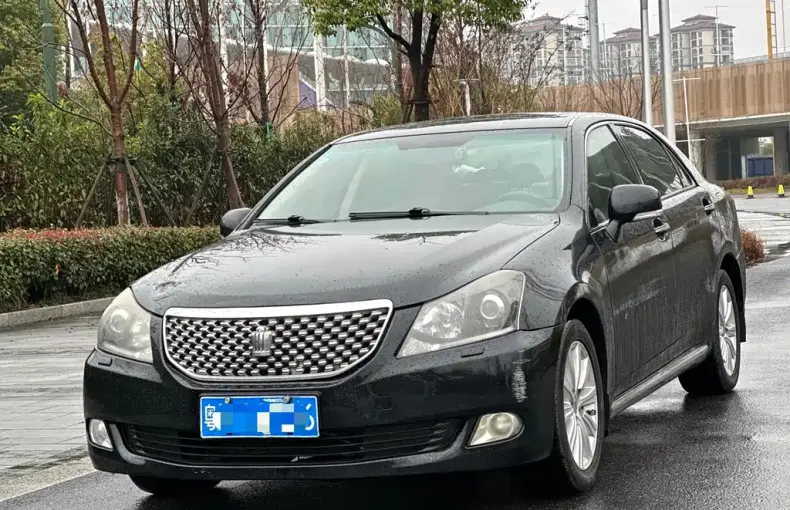 Toyota Crown 2012 из Китая