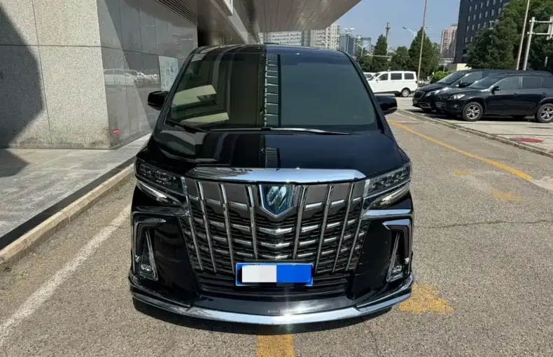 Toyota Alphard 2022 из Китая