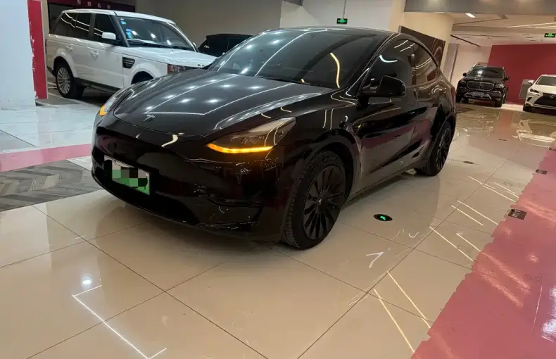 Tesla Model Y 2023 из Китая