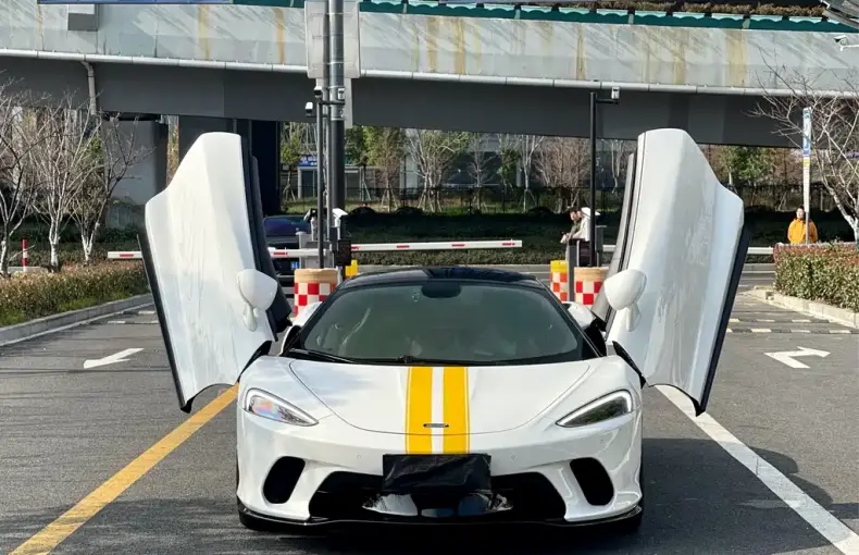 McLaren GT 2022 из Китая