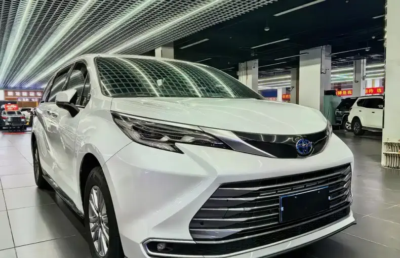 Toyota Sienna 2022 из Китая