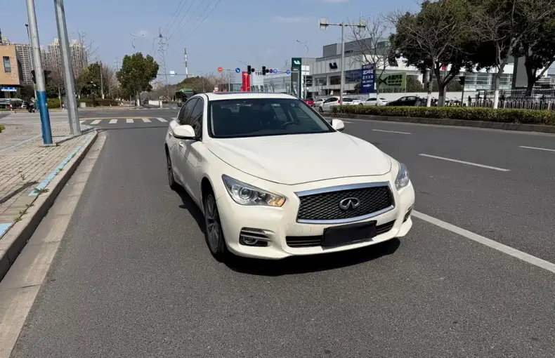 Infiniti Q50L 2018 из Китая