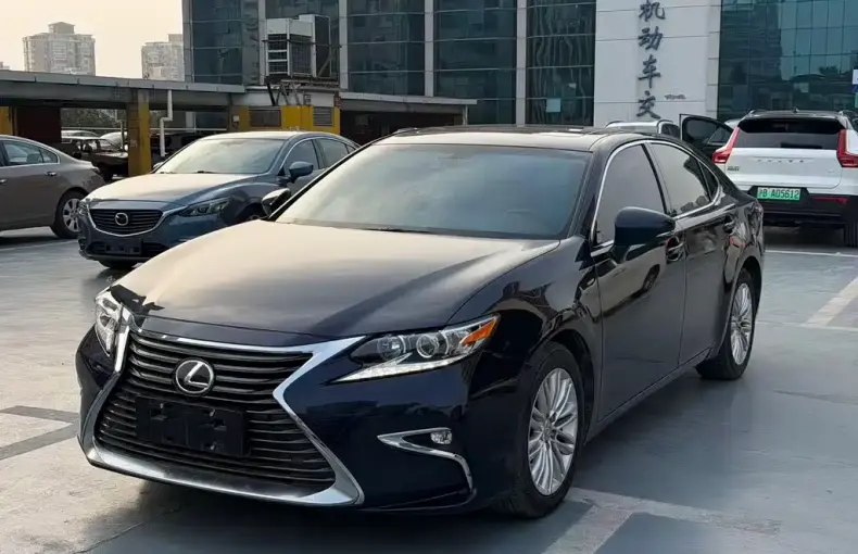 Lexus ES 2018 из Китая