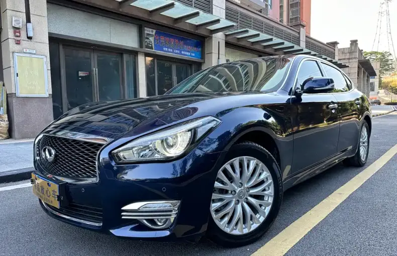Infiniti Q70 2019 из Китая