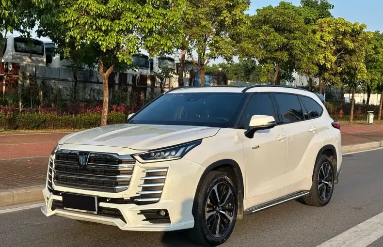 Toyota Crown Kluger 2022 из Китая