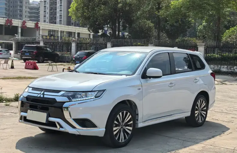 Mitsubishi Outlander 2021 из Китая