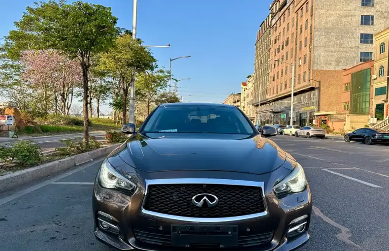 Infiniti Q50L 2015 из Китая