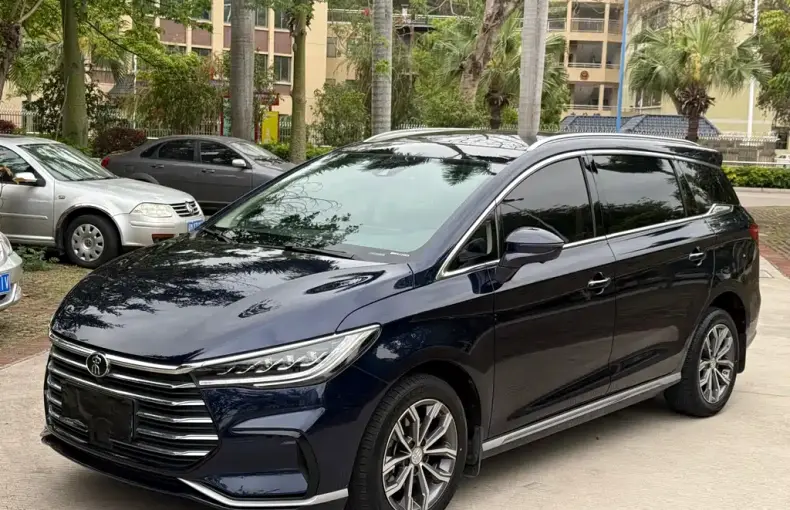 BYD MAX 2022 из Китая