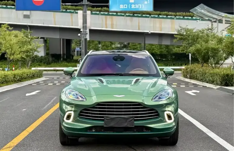 Aston Martin DBX 2022 из Китая
