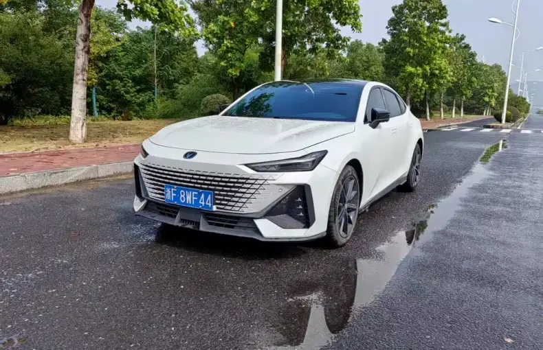 Changan UNI-V 2022 из Китая