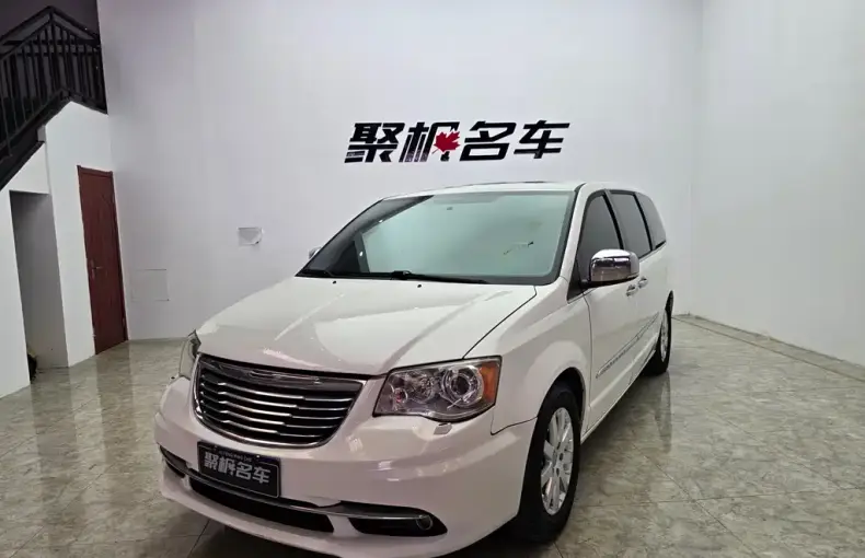 Chrysler Grand Voyager (Import) 2013 из Китая