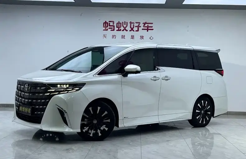 Toyota Alphard 2023 из Китая