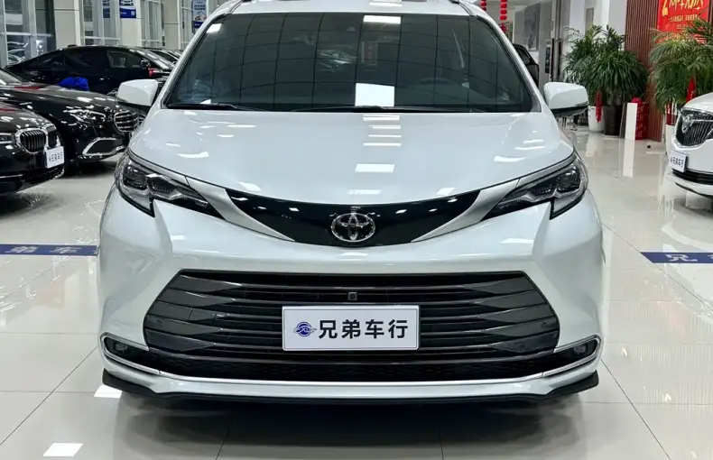 Toyota Sienna 2024 из Китая