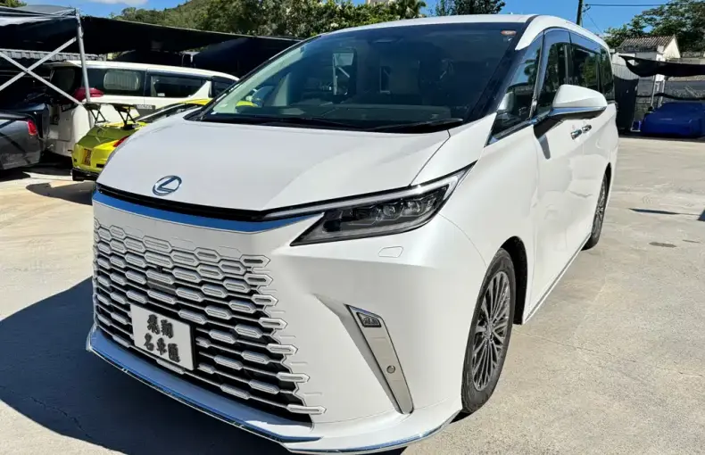 Lexus LM 2025 из Китая