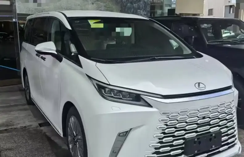 Lexus LM из Китая
