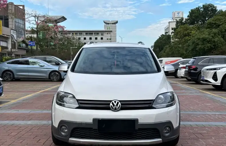 Volkswagen Golf (Import) 2011 из Китая
