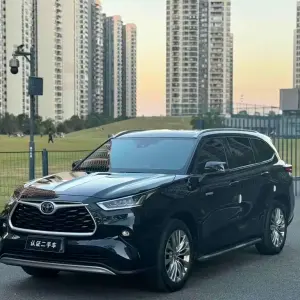 Toyota Highlander 2023 248 л.с. из Китая