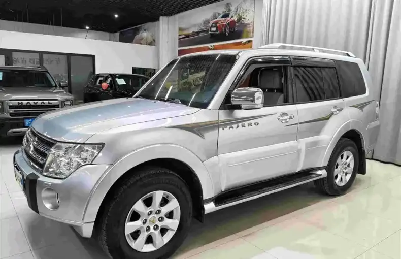 Mitsubishi Pajero (Import) 2012 из Китая
