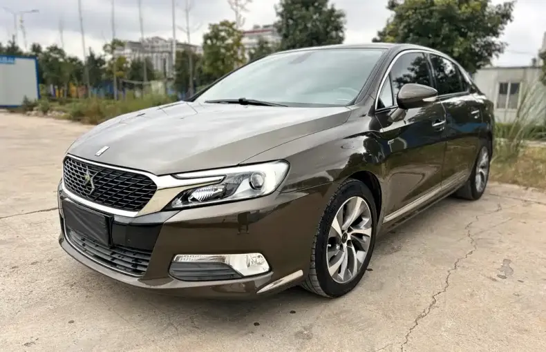 DS DS 5LS 2015 из Китая