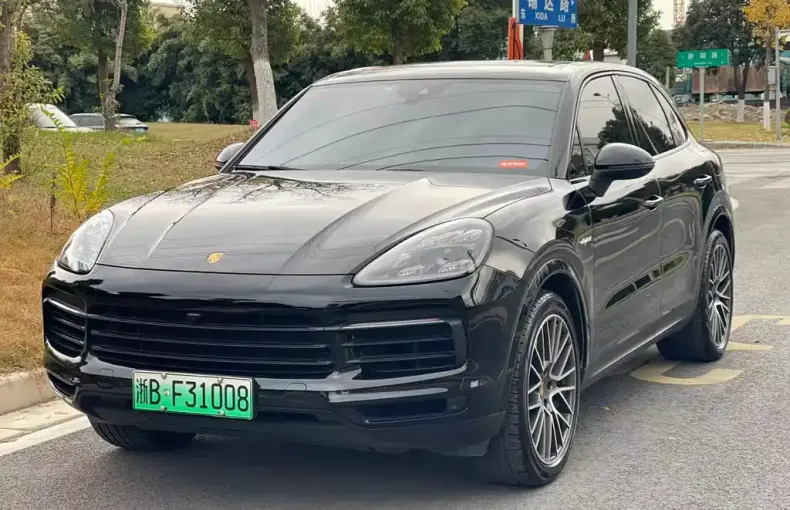 Porsche Cayenne Hybrid 2021 из Китая